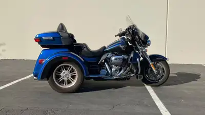 Welcome New Riders! Financing Options Available! This 115th Anniversary Tri-Glide Ultra #984/1900 co...