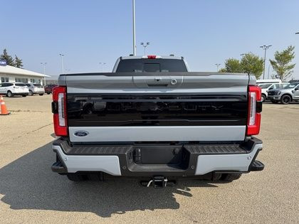 2025 Ford F-450 SUPER DUTY PLATINUM DRW w/FX4 PKG, UPFIT SWITCHE in Cars & Trucks in Edmonton - Image 4