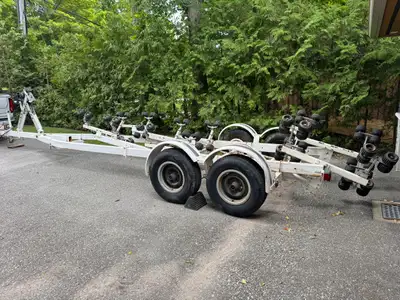 Tandem 2 6000lb axles had 27' boat on it
