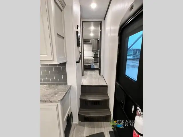2024 Keystone RV Cougar Half-Ton 29RLISE 8740 Lbs Dry dans Caravanes classiques dans Moncton - Image 29