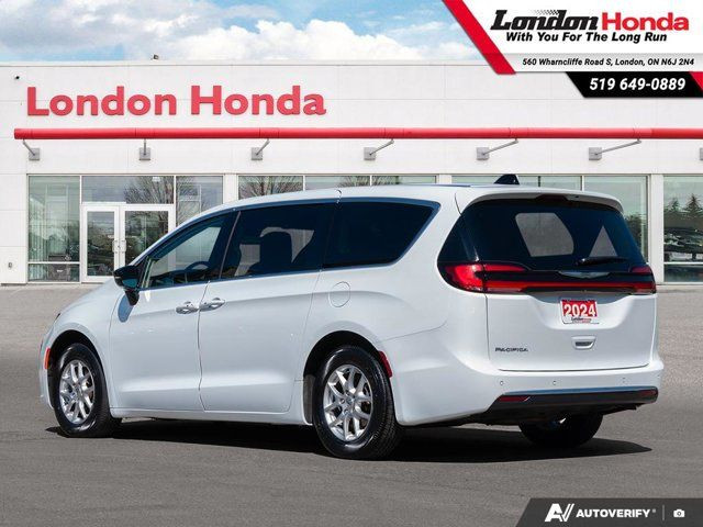 2024 Chrysler Pacifica Touring-L | One Owner | Clean Carfax in Cars & Trucks in London - Image 4