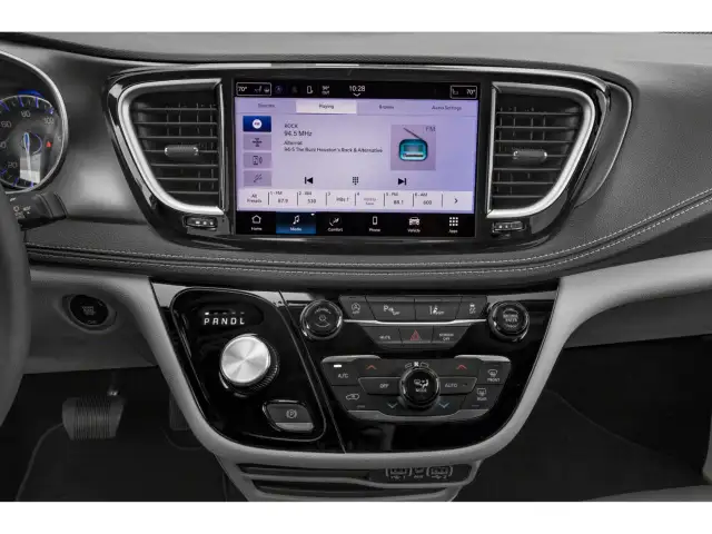 2023 Chrysler Pacifica in Cars & Trucks in Winnipeg - Image 18