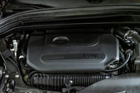 Francais: * Jantes 18 pouces Pin Spoke noires avec Runflat * Volant chauffant * Accès confort * Toit... (image 9)