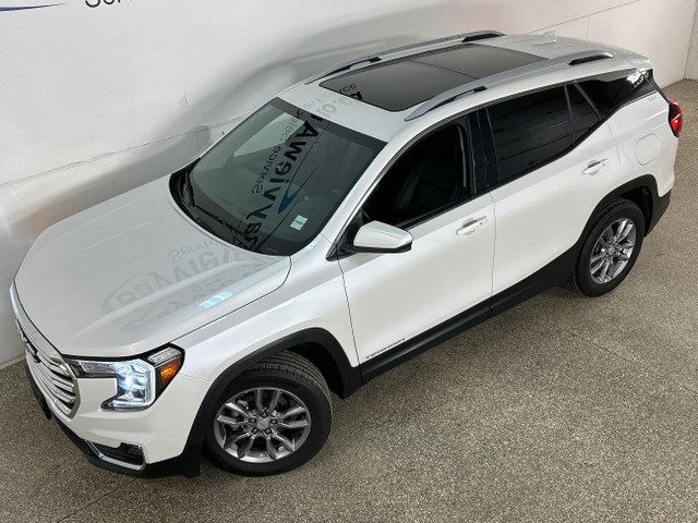 2022 GMC Terrain SLT SLT/AWD/LEATHER/NAVI/ROOF/OFF 1 OWNER GM... in Cars & Trucks in Belleville - Image 2