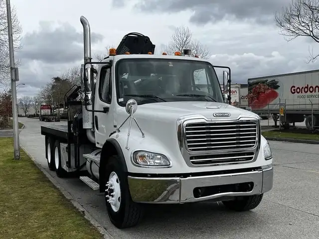 2006 freightliner M2 112 15 foot Flat Deck With Hiab Crane Diese in Heavy Trucks in Richmond - Image 3