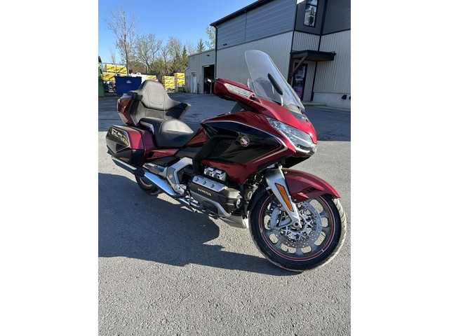 2018 Honda Goldwing Tour DCT Airbag in Touring in Ottawa - Image 2