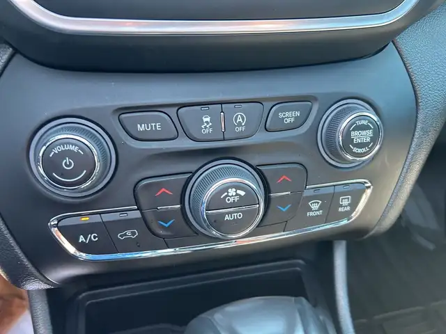 2023 Jeep Cherokee Altitude dans Autos et camions dans Ottawa - Image 19