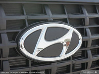 This Hyundai Venue has a dependable Regular Unleaded I-4 1.6 L/98 engine powering this Variable tran... (image 8)