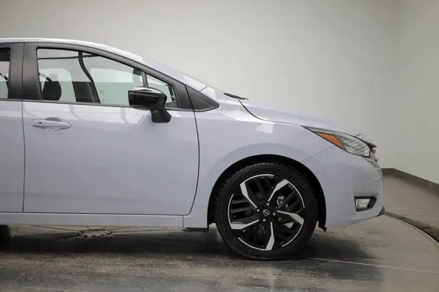 2023 Nissan Versa SR62863212135041122