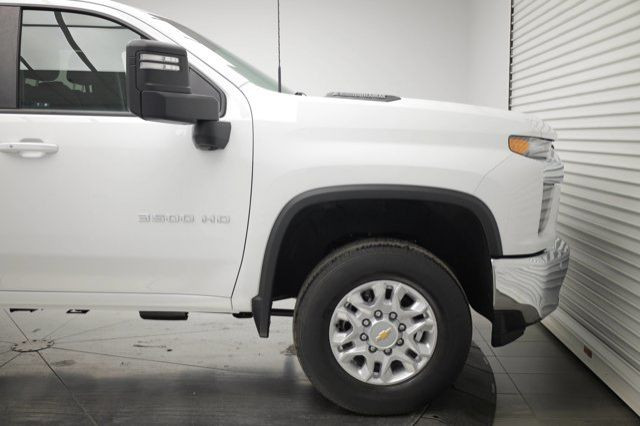 2022 Chevrolet Silverado 3500HD LT in Cars & Trucks in Calgary - Image 2