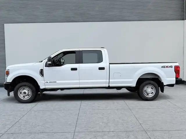 2022 Ford F-350 XL 4x4 SuperCab 6,7L superstroke Diesel 6 Passag in Cars & Trucks in Laval / North Shore - Image 6