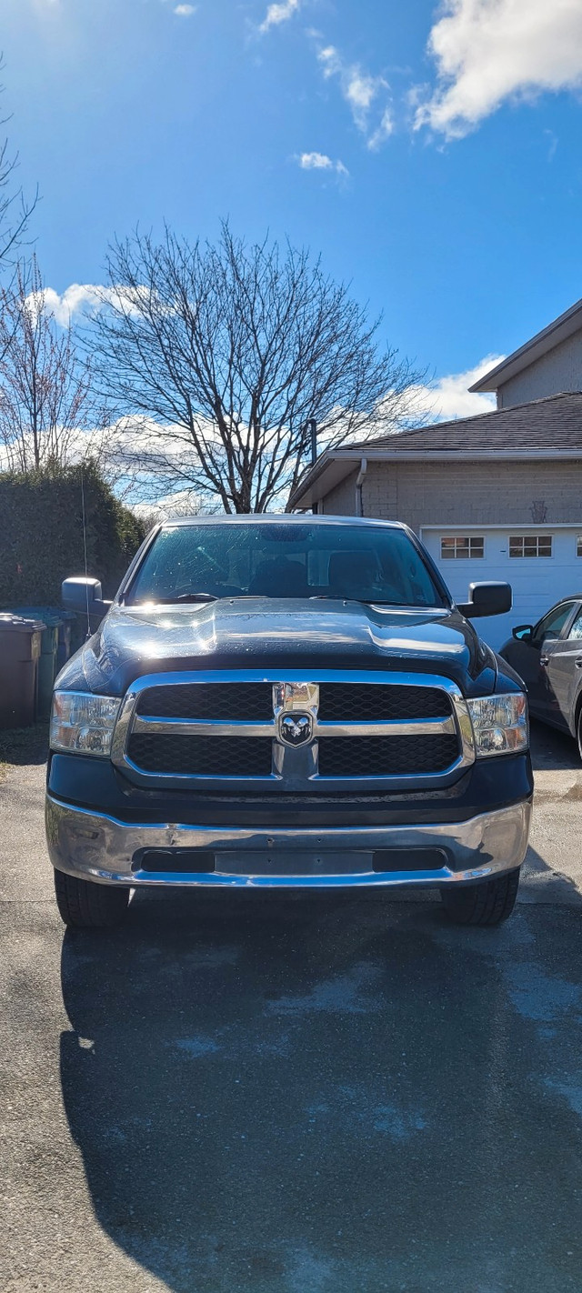 2014 RAM 1500 SLT in Cars & Trucks in Sherbrooke