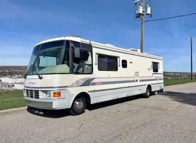 APPLY NOW: https://www.ridecollective.ca/get-pre-approved The 1994 NATIONAL RV SEA BREEZE M-131 is a...