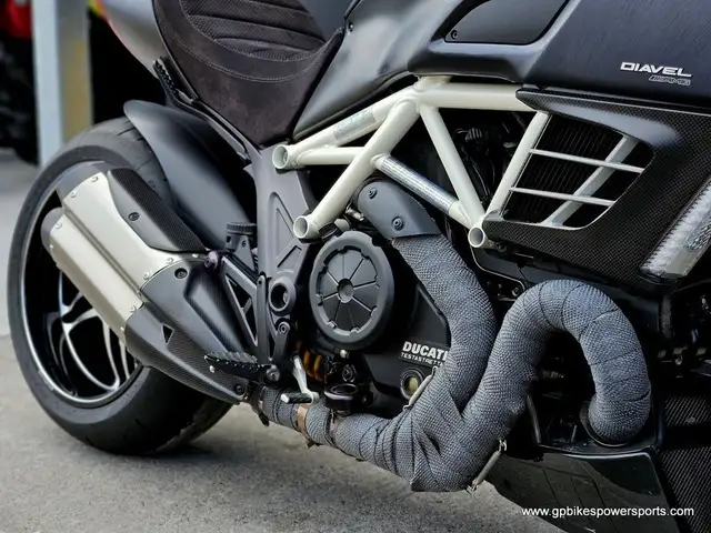 2013 Ducati Diavel AMG in Street, Cruisers & Choppers in Oshawa / Durham Region - Image 17