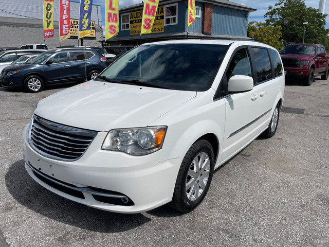 2013 Chrysler Town & Country Touring sunroof in Cars & Trucks in City of Toronto - Image 2