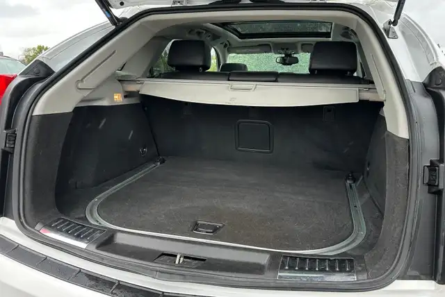 2013 Cadillac SRX Luxury AWD – Premium Comfort & Super Low Kms dans Autos et camions dans Calgary - Image 13