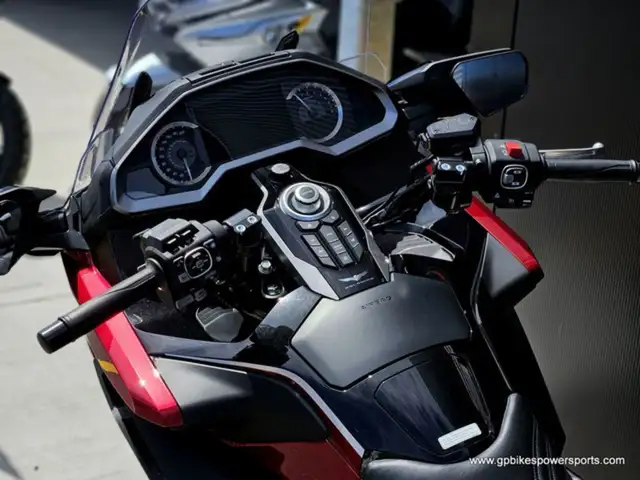 2021 Honda Gold Wing Tour DCT Airbag ABS in Sport Touring in Oshawa / Durham Region - Image 12