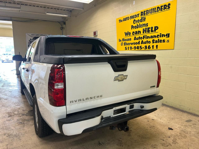 2011 Chevrolet Avalanche LS in Cars & Trucks in Windsor Region - Image 3