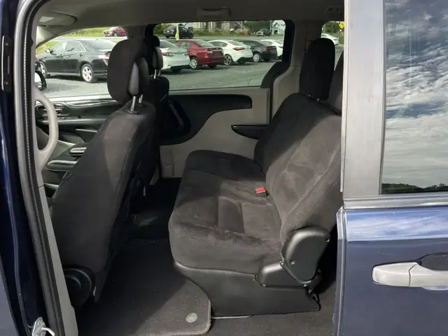 2015 Dodge Grand Caravan Ensemble Valeur Plus in Cars & Trucks in Sherbrooke - Image 17