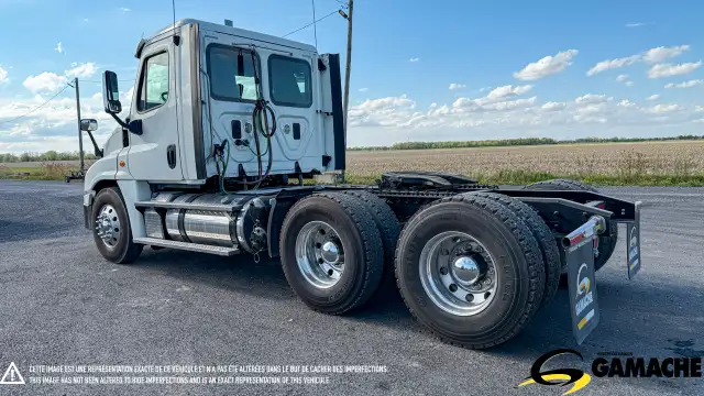 2016 FREIGHTLINER CASCADIA CA125DC DAY CAB in Heavy Trucks in Chilliwack - Image 6