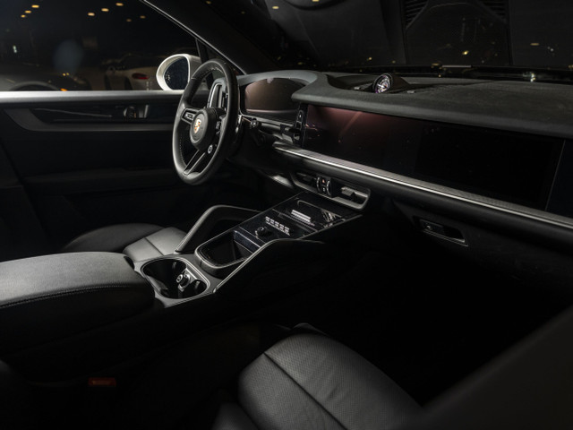 2024 Porsche Cayenne E-Hybrid AWD in Cars & Trucks in Québec City - Image 4