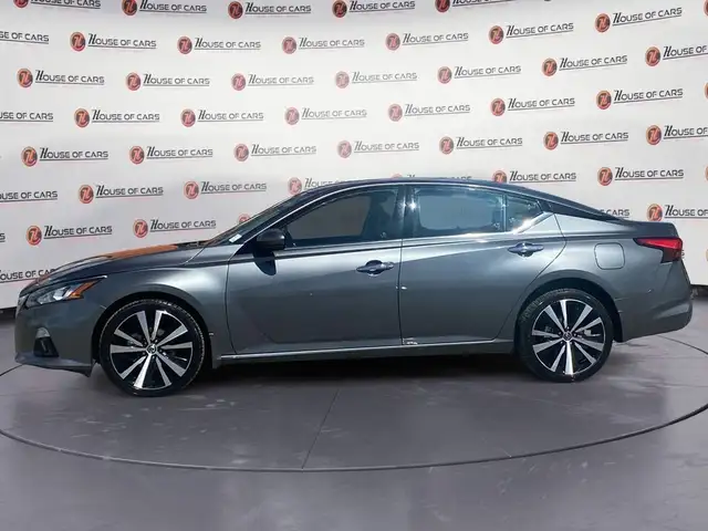 2022 Nissan Altima 2.5 Platinum in Cars & Trucks in Calgary - Image 3