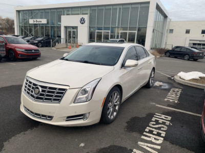 2013 Cadillac XTS Premium Collection | AWD | Très propre | 8 pne