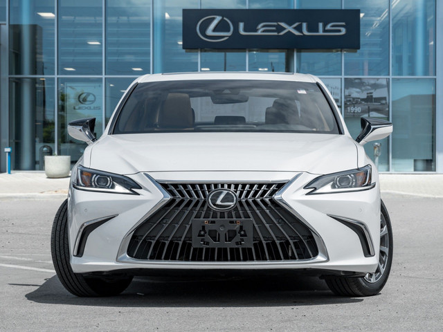 2022 Lexus ES 350 in Cars & Trucks in City of Toronto - Image 3