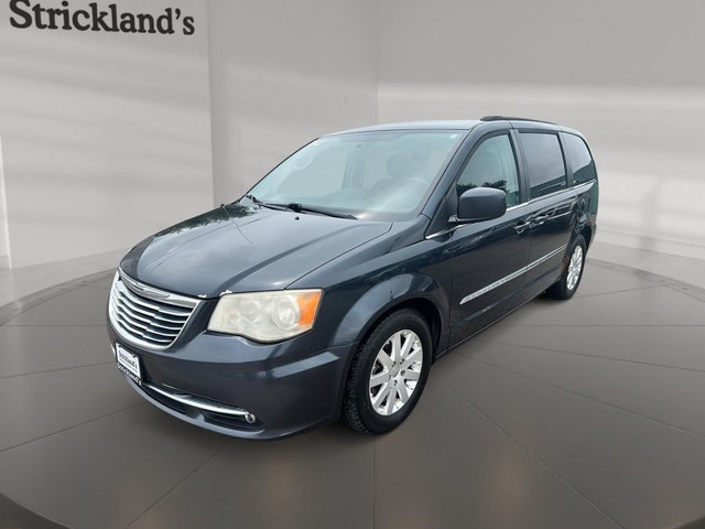 2013 CHRYSLER TOWN AND COUNTRY TOURING 3ROW in Cars & Trucks in Stratford