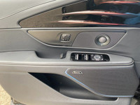 The 2025 Nautilus is a new take on the midsize favourite Lincoln. The front end and signature grill... (image 4)