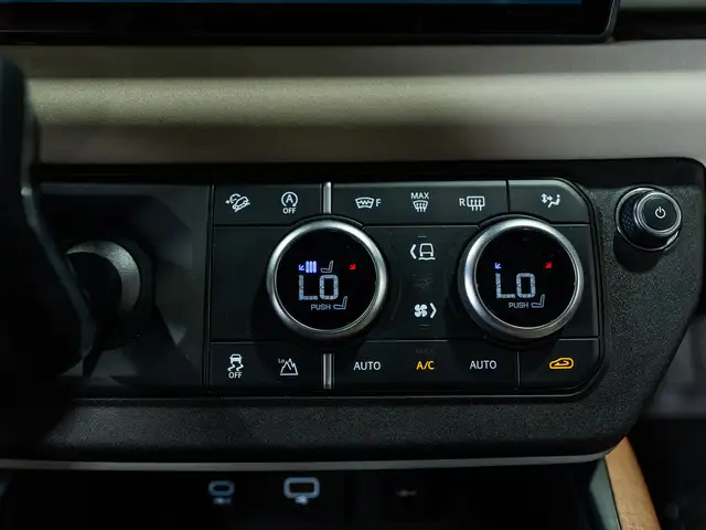 2023 Land Rover Defender 110 SE/PANO/360 CAM/MERIDIAN/CARPLAY/CL in Cars & Trucks in Mississauga / Peel Region - Image 39