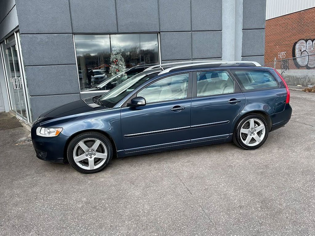  2011 Volvo V50 T5|LEATHER|SUNROOF|ALLOYS in Cars & Trucks in City of Toronto - Image 4