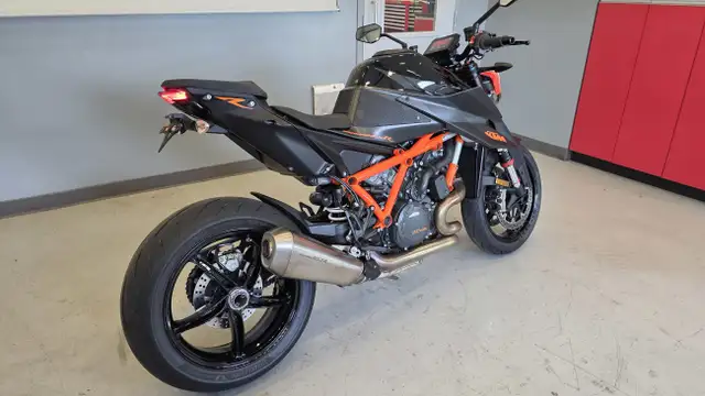 2021 KTM Super Duke 1290 R in Street, Cruisers & Choppers in Nanaimo - Image 3
