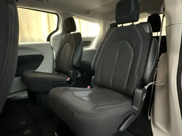 2024 Chrysler Grand Caravan SXT | Remote Start | Apple CarPlay in Cars & Trucks in Edmonton - Image 22
