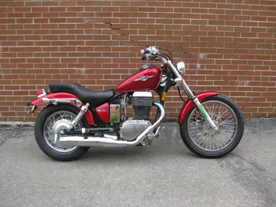 Welcome New Riders! Financing Options Available! 2006 BOULEVARD S40 A timeless design that has remai...