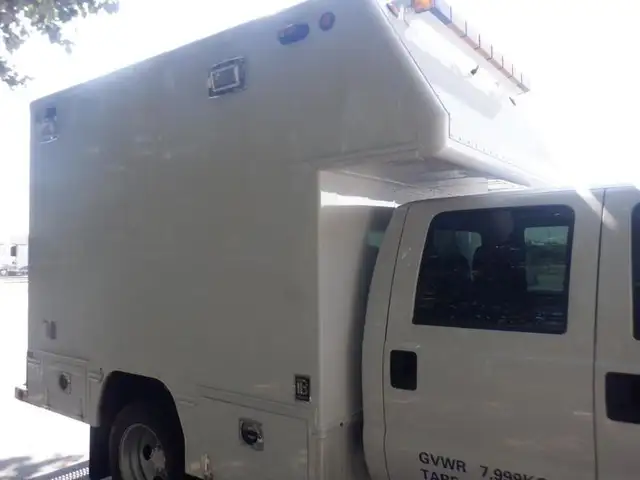 2012 ford F-550 Cube Van Crew Cab Dually 4WD in Heavy Trucks in Richmond - Image 20