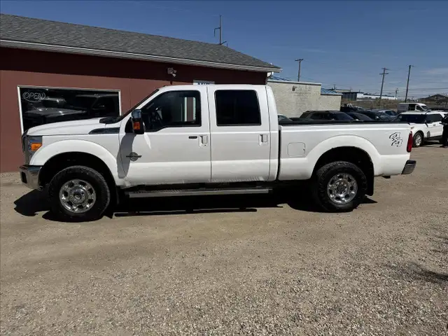 2015 Ford F-350 SD XLT Crew Cab 4WD in Cars & Trucks in Saskatoon - Image 2