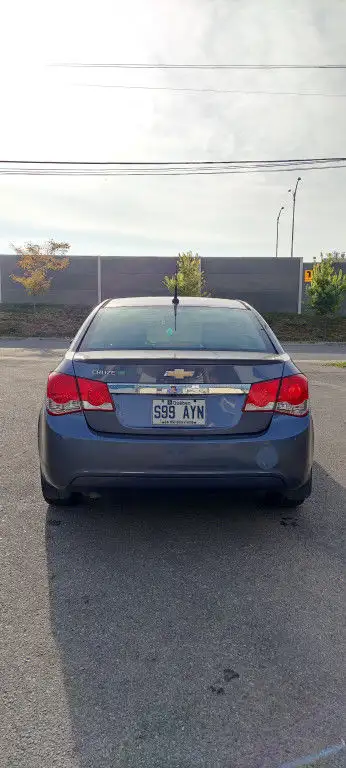 2014 Chevrolet Cruze 4dr Sdn Diesel in Cars & Trucks in City of Montréal - Image 4