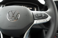 2025 VOLKSWAGEN JETTA HIGHLINE COMES WITH POWER SUNROOF, APPLE CARPLAY, ANDROID AUTO, INTERIOR AMBIE... (image 9)
