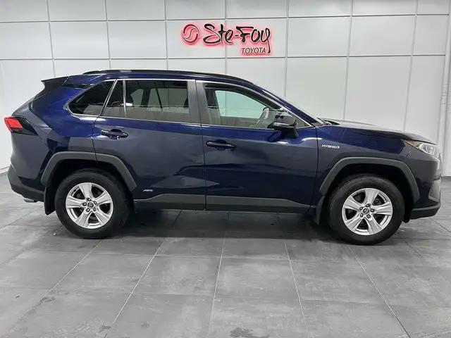 2020 Toyota RAV4 XLE AWD - TOIT OUVRANT - VOLANT CHAUFFANT - MAG in Cars & Trucks in Québec City - Image 11