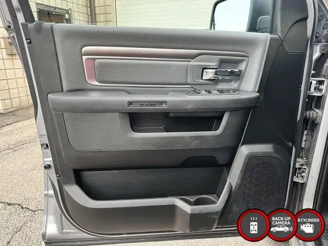 2023 RAM RAM 1500 CLASSIC CREW CAB 4X4 (DS) SLT CLASSIC CREW dans Autos et camions dans Stratford - Image 12