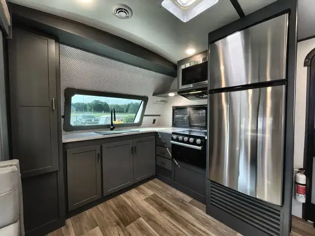 2023 KEYSTONE PREMIER ULTRALIGHT 25FKPR (FINANCING AVAILABLE) in Travel Trailers & Campers in Cambridge - Image 11