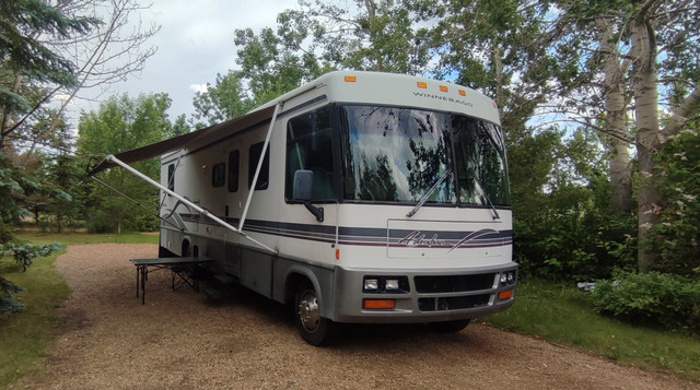 1999 Ford Super Duty F-550 Motorhome Winibago Adventure Stripped in Cars & Trucks in Calgary