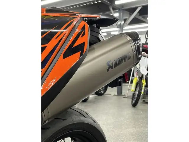 2024 KTM 690 SMC R in Sport Touring in Granby - Image 9