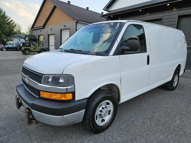 2009 Chevrolet Express Cargo Van 3500 dans Autos et camions  à Ville de Québec