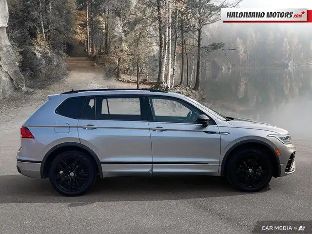 2022 Volkswagen Tiguan Comfortline R-Line Black Edition in Cars & Trucks in Hamilton - Image 7