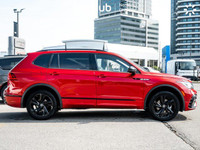All purchasers receive a CarHub Rewards Card for $1000 towards service! This Volkswagen Tiguan is re... (image 9)