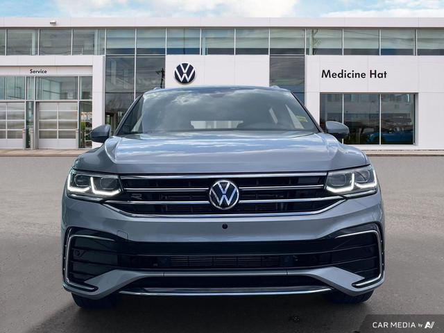 2022 Volkswagen Tiguan Highline R-Line R-Line Sport, Heated Seat in Cars & Trucks in Medicine Hat - Image 2