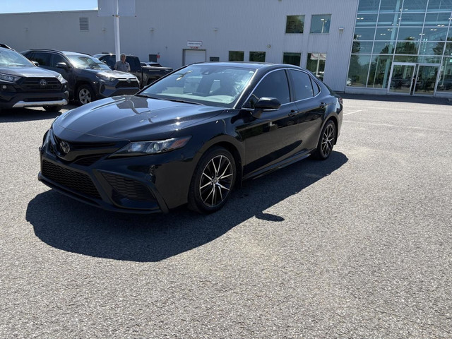 Toyota Camry SE AMÉLIORER 2021 AWD - BAS MILLAGE - in Cars & Trucks in Québec City
