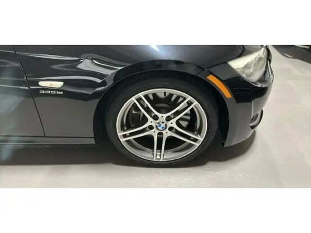 2011 BMW 3 Series Cabriolet 335is in Cars & Trucks in Mississauga / Peel Region - Image 42